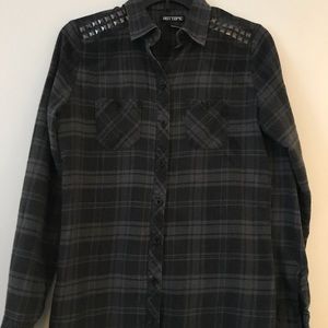 HOT TOPIC GRAY FLANNEL PLAID SHURT STUDS